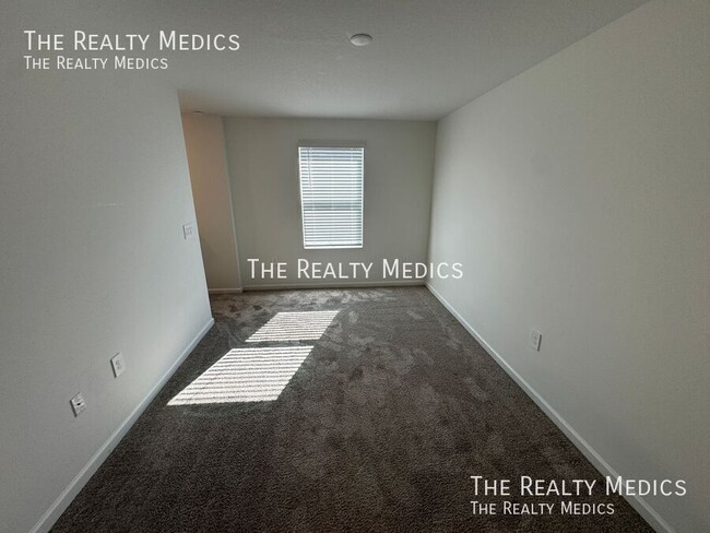 Building Photo - 554 Jett Ln