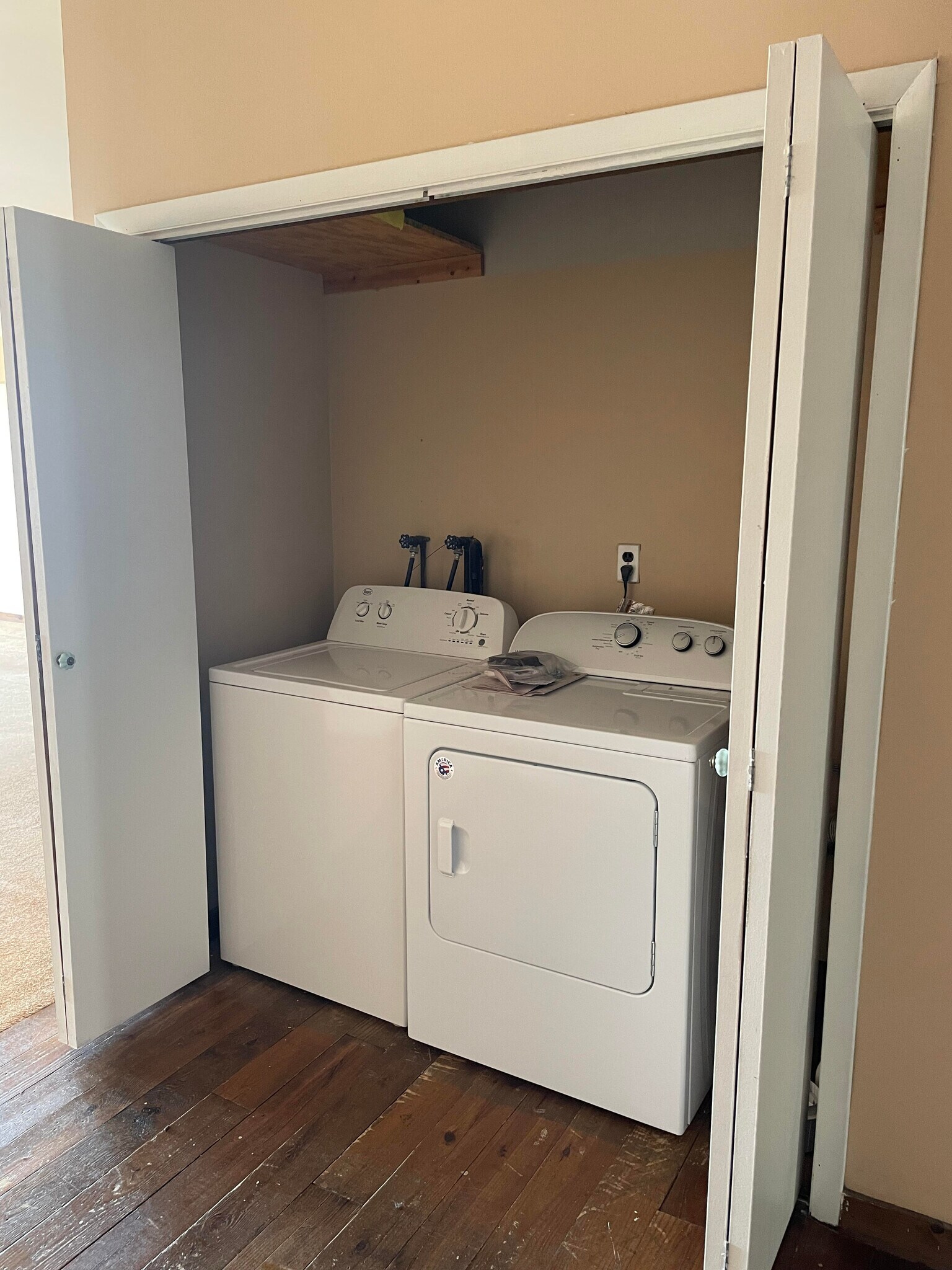 Building Photo - 4 S Front St