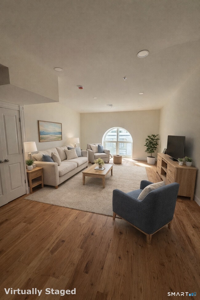 Building Photo - 157 Green St