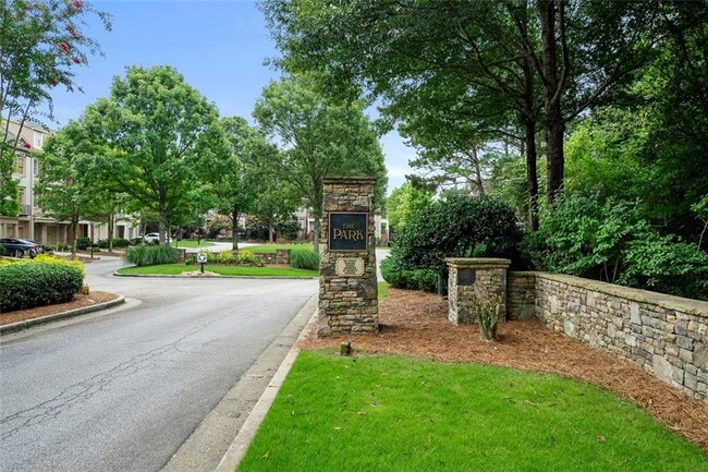 Building Photo - 6424 Queens Court Trace