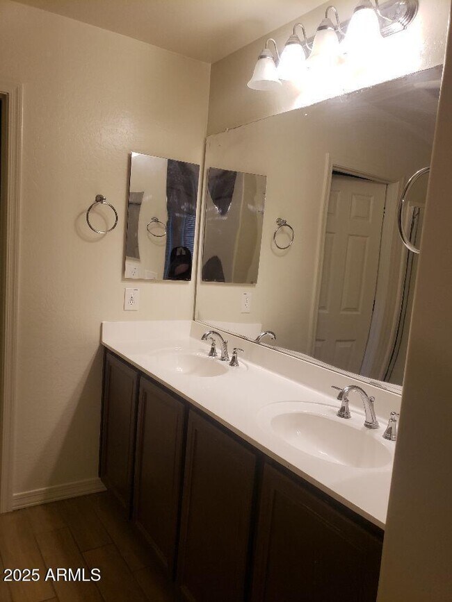 Building Photo - 5750 W Raymond St