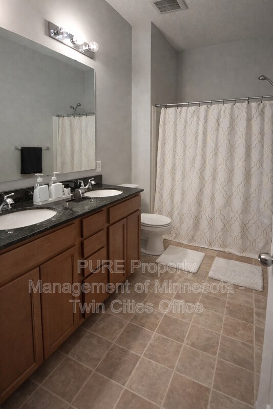 Building Photo - 15584 Empress Ave N