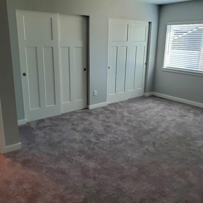 Building Photo - 9229 Kenwood Dr SW