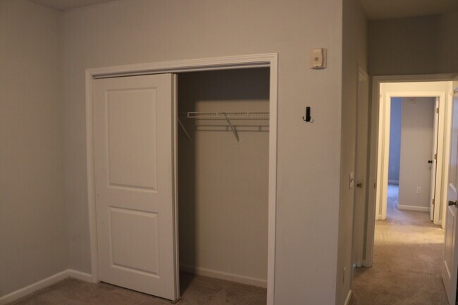 Building Photo - 1564 Walnut View Dr