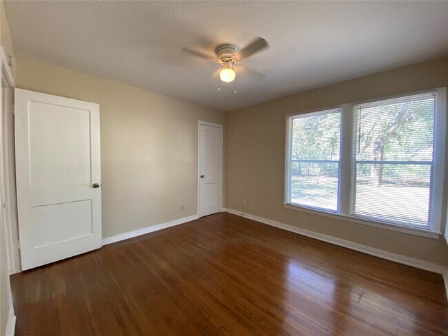 Building Photo - 4812 Roanoke St