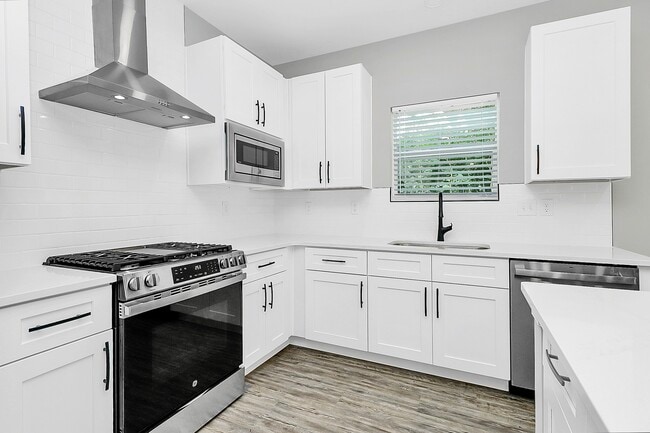 Building Photo - 915 Yellowstone Dr