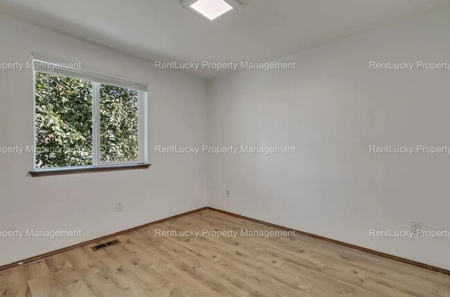 Building Photo - Beautifully Maintained 3-Bedroom Home in Prime Federal Way Location