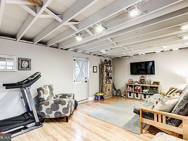 Primary Photo - Meticulously maintained 2 bed 2 bath home