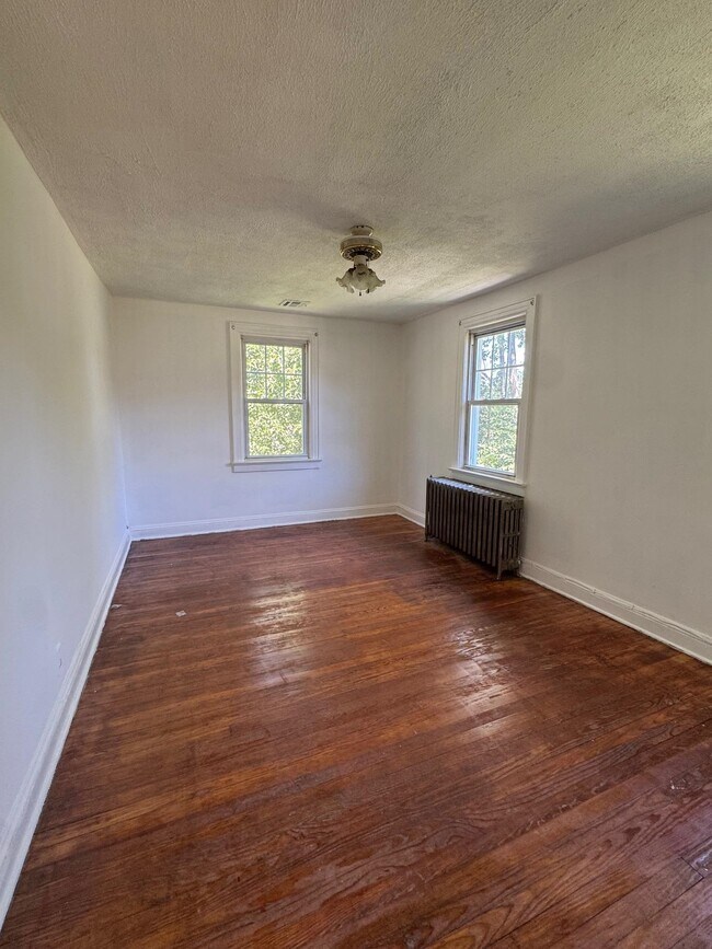 Building Photo - 14 Raydol Ave