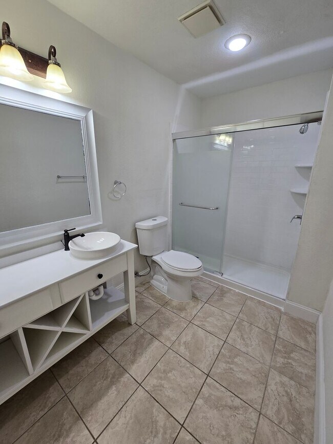 Building Photo - Updated, Energy Efficient 4 Bedroom 2 Bath Home in Golf Course Community