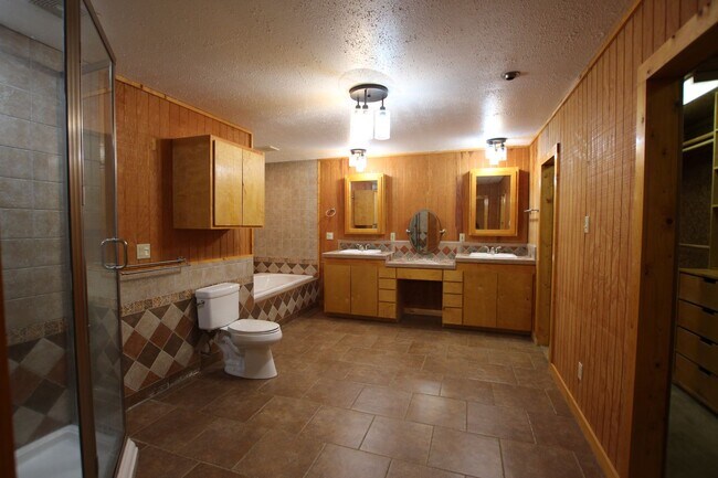 Building Photo - Coming Soon! 3 Bedroom 2 Bath in Bullard! Large Shop!