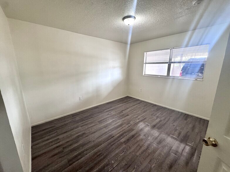 Building Photo - 4906 18th St W
