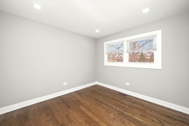 Building Photo - 11201 Deerpath Ln