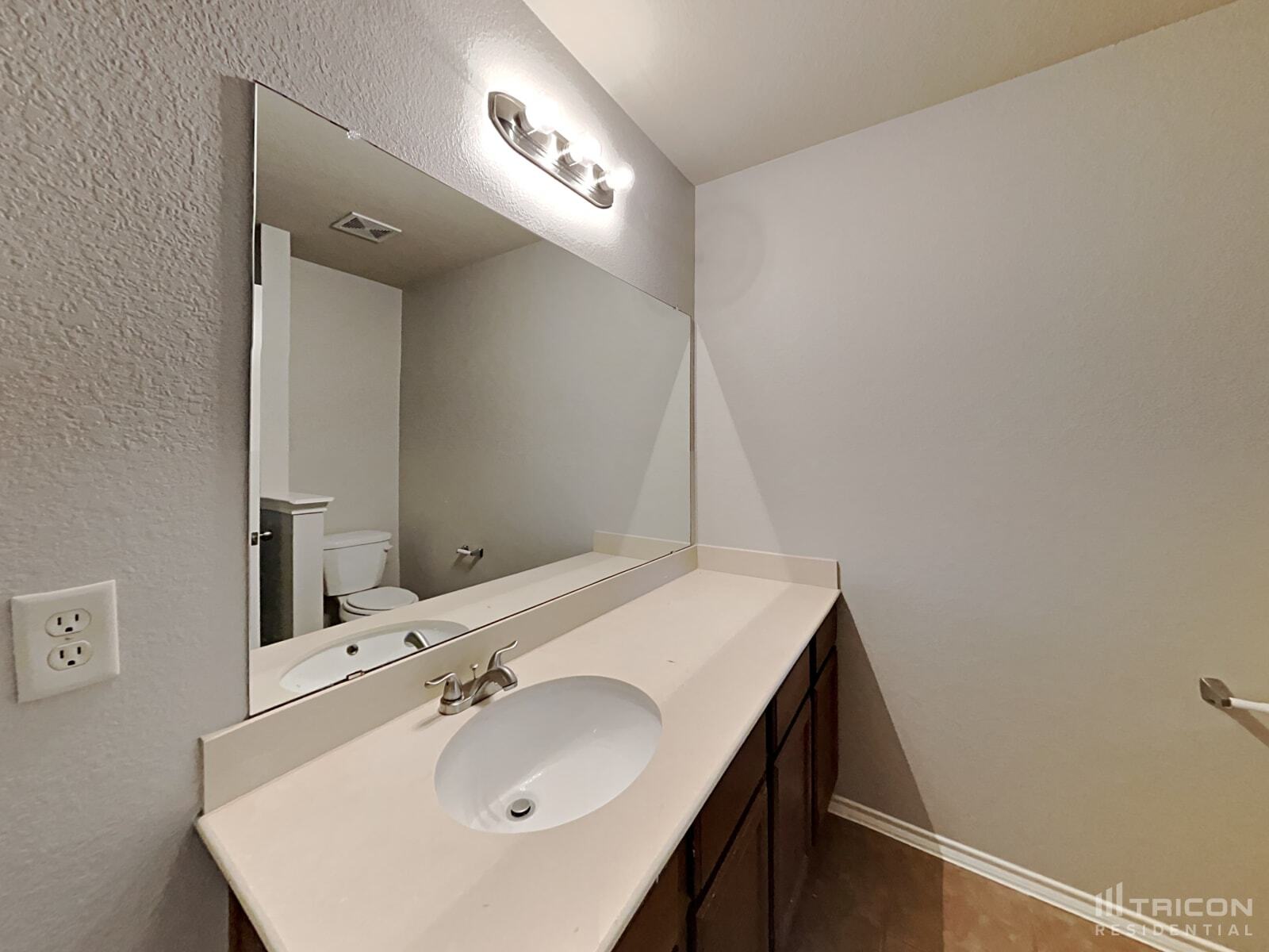 Building Photo - 336 Carlyle St