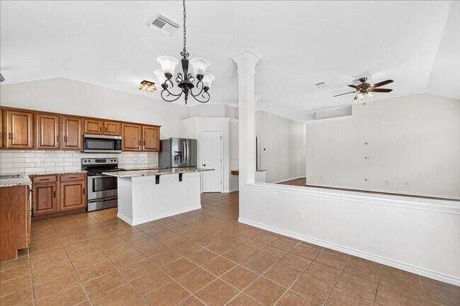 Building Photo - 3810 Los Arroyos Dr