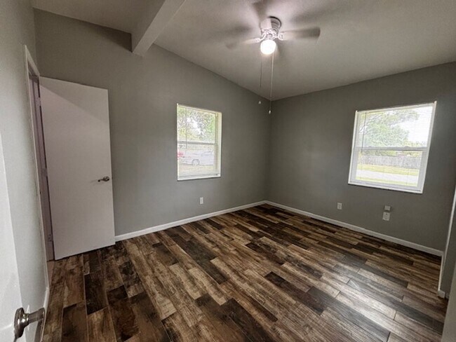 Building Photo - 2 or could be 3 bedroom -1 bath home in Deltona