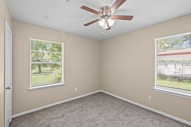 Building Photo - 2304 Cedar Bayou Rd