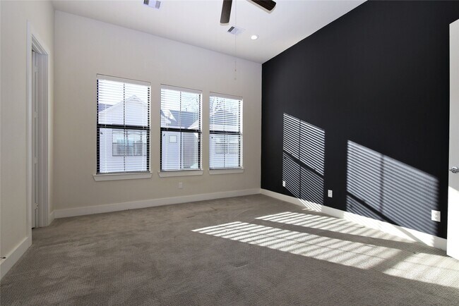 Building Photo - 3916 Tulane Oak Dr