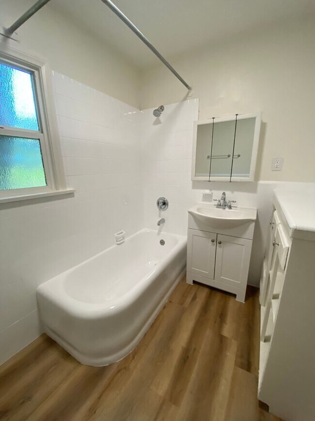 Building Photo - $1,695 - Charming Studio Apt located in th...