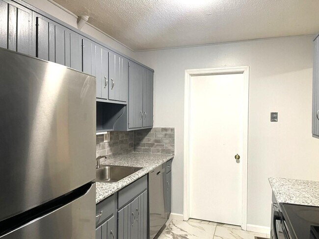 Building Photo - 12 Sunstone Dr