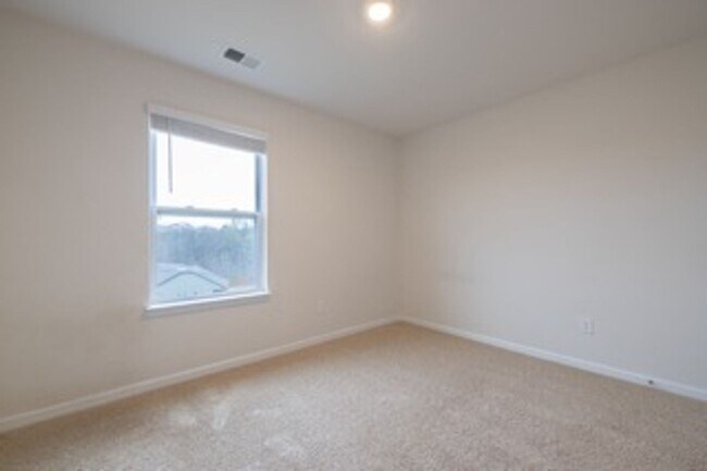 Building Photo - 4 Bedroom Home in Pendleton, SC