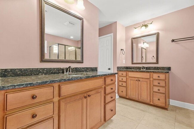 Building Photo - 2550 Sibley Dr