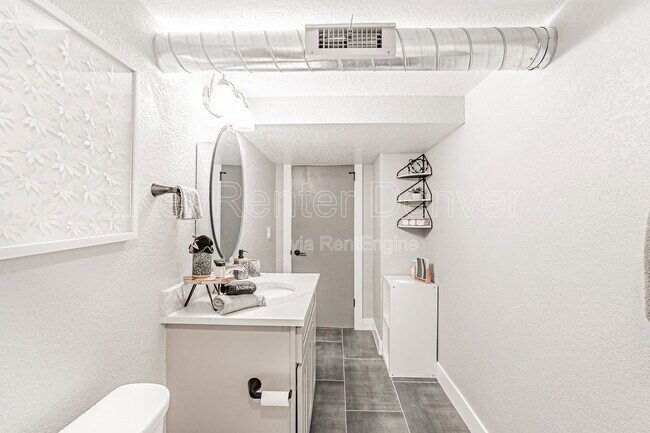 Building Photo - 6636 Depew St