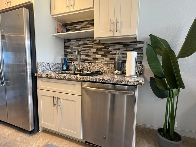 Building Photo - 84-674-965 Farrington Hwy