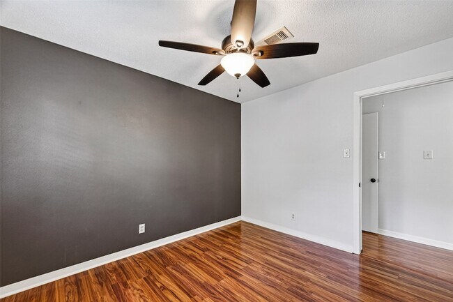 Building Photo - 5114 Beechnut St