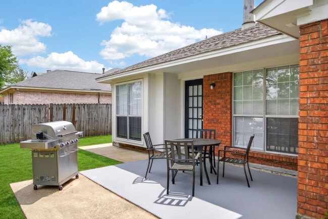 Building Photo - 2420 Haddington Rd