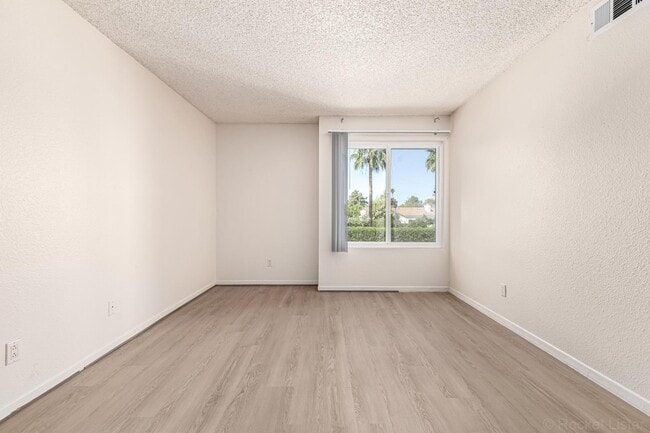 Building Photo - 7350 N Vía Paseo Del Sur