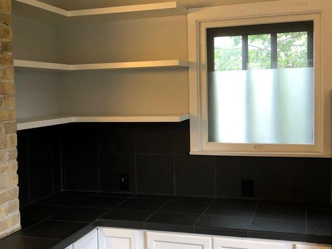 Building Photo - 2107 Newton St