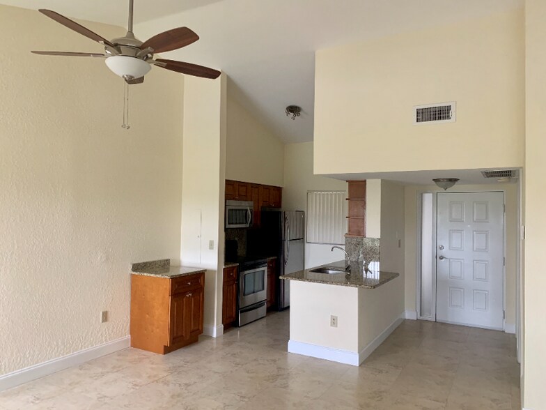 Building Photo - 2841 N Oakland Forest Dr