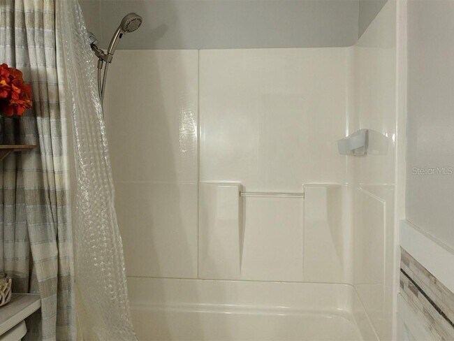 Building Photo - 380 Base Ave E