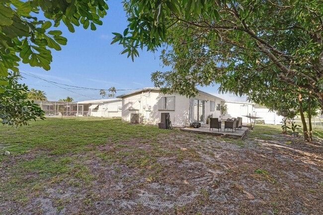 Building Photo - 3322 McKinley St