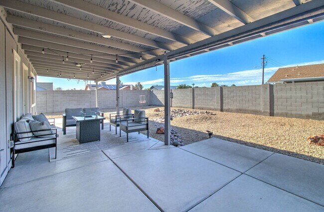 Building Photo - 17802 N 41st Ave