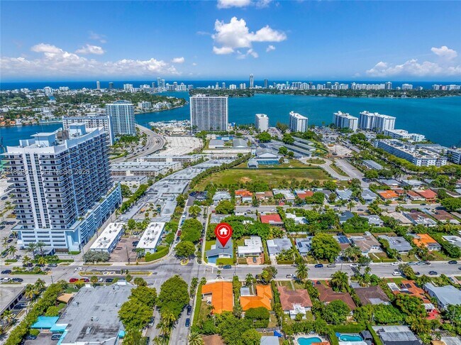 Building Photo - 1700 N Treasure Dr