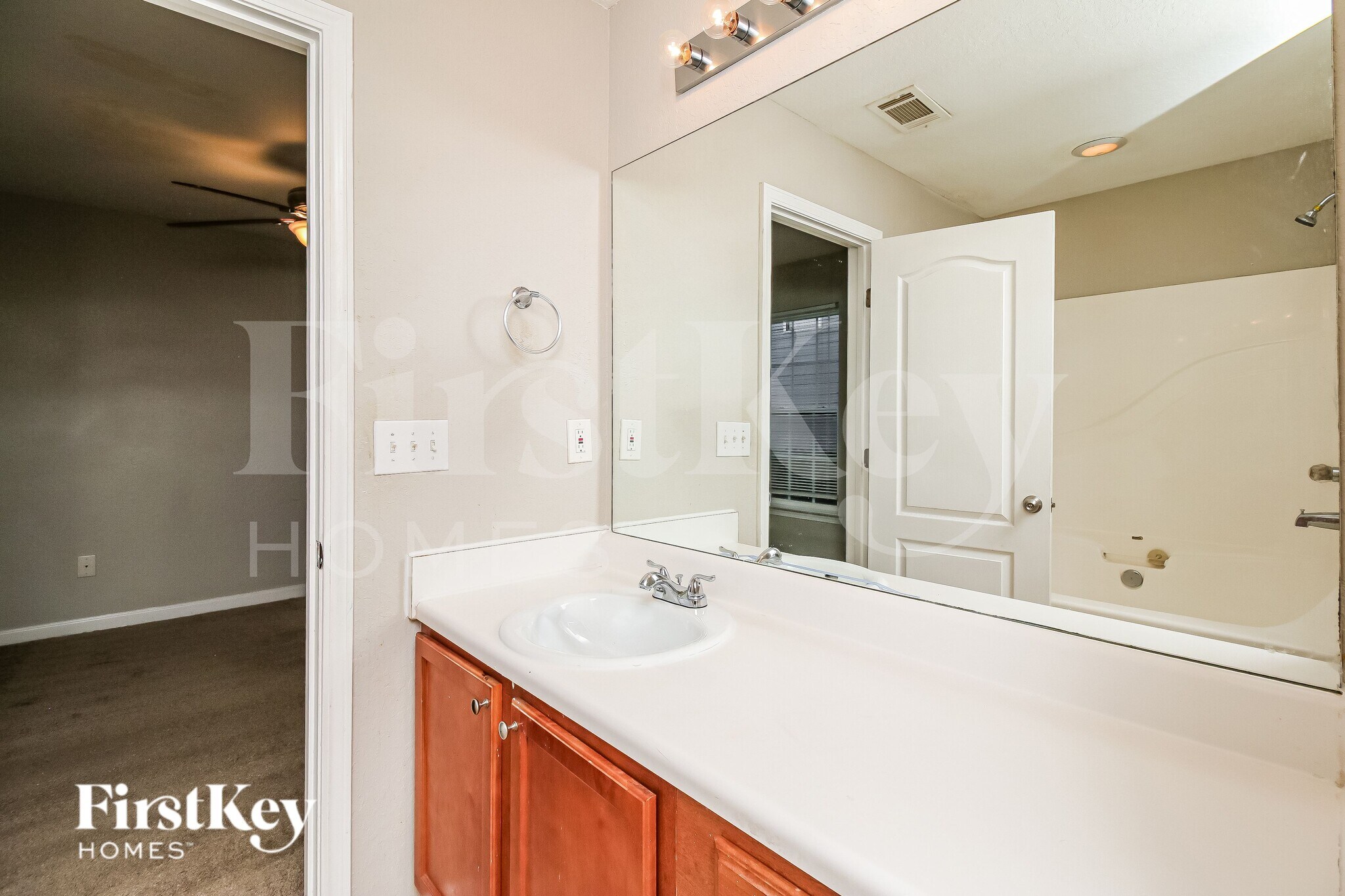 Building Photo - 355 Lakeside Point