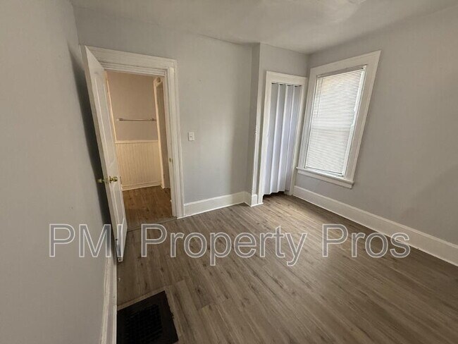 Building Photo - 2853 N Booth St