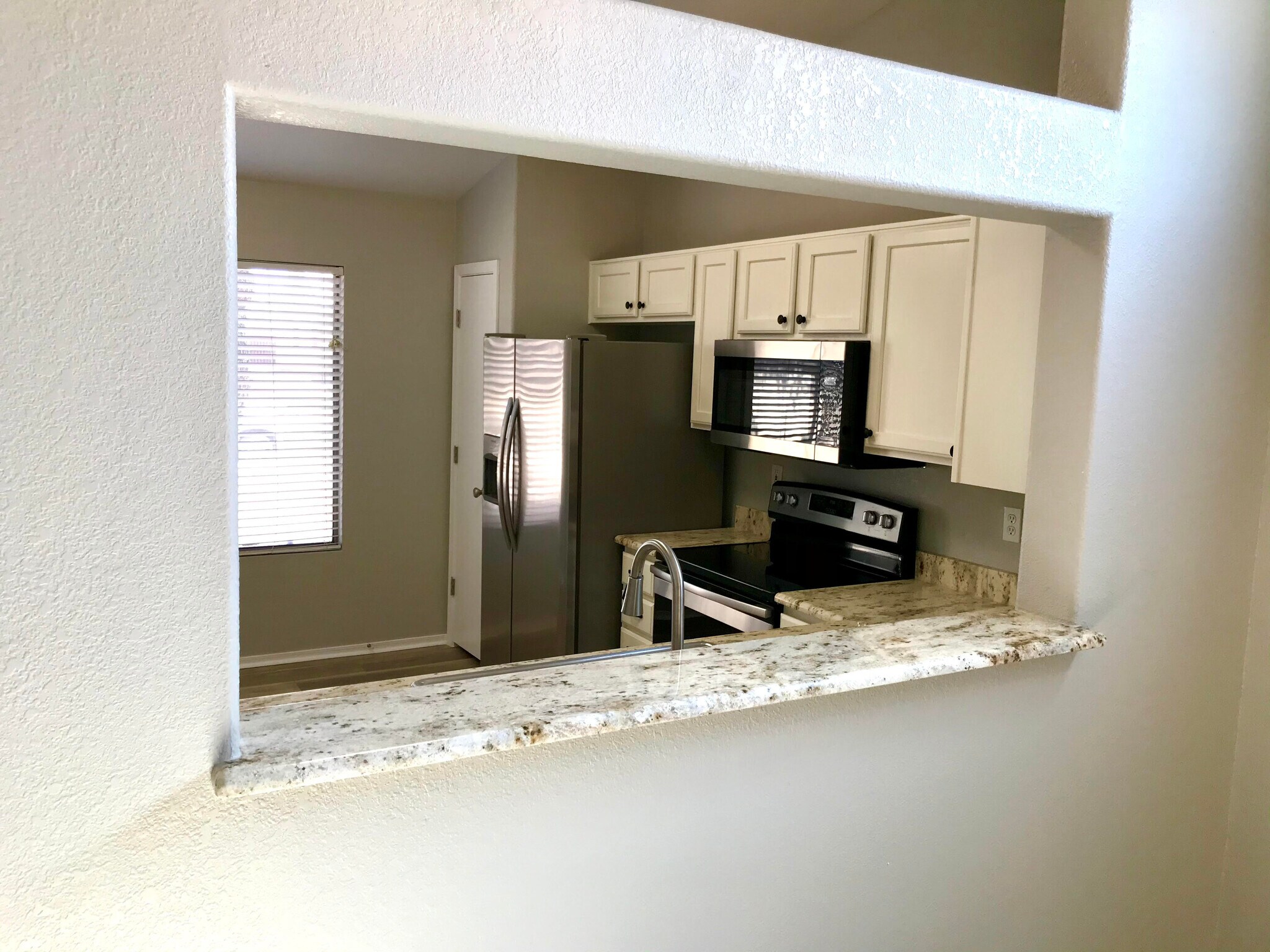 Building Photo - 1323 W Desert Cloud Pl