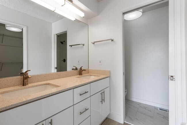 Building Photo - 15 Linda Vista Ave