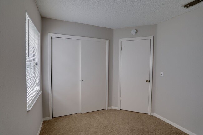 Building Photo - 370 Springdale Dr
