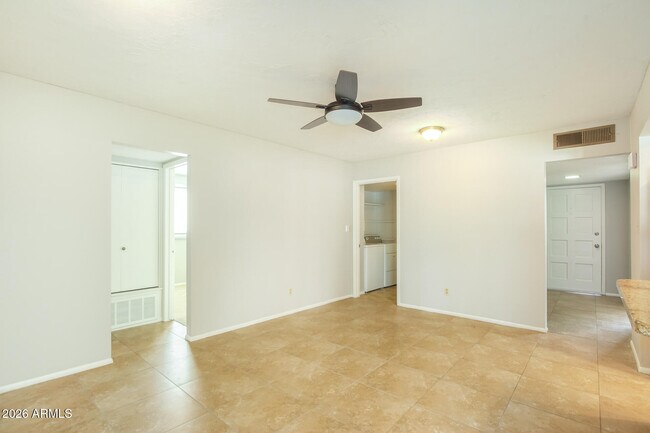 Building Photo - 1010 E Loyola Dr