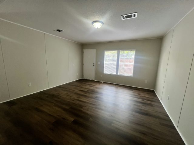Building Photo - 1658 Daffodil Ave
