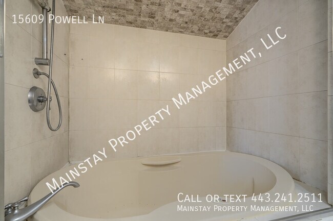 Building Photo - 15609 Powell Ln