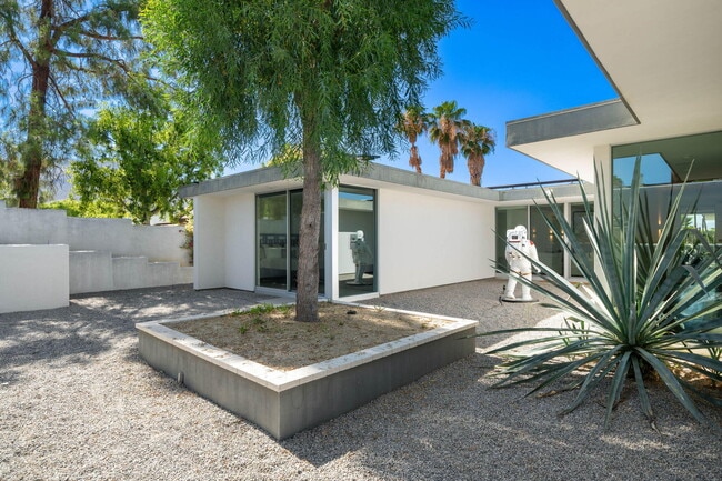 Building Photo - 72975 Willow St