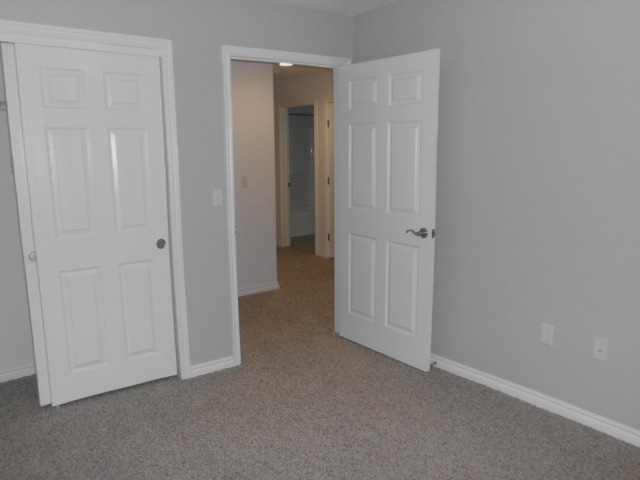 Building Photo - Spacious Townhome