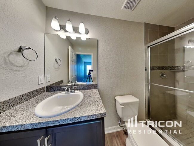 Building Photo - 229 Cascara Ln