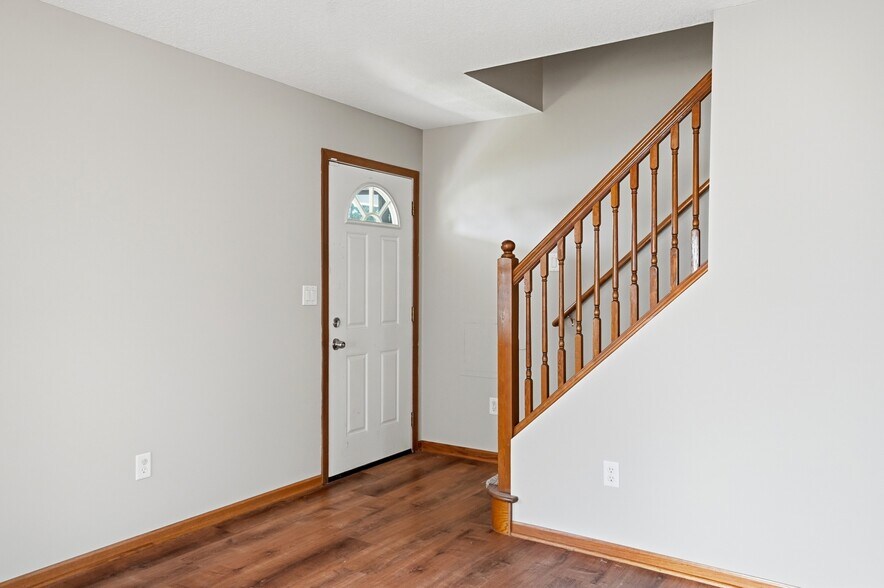 Building Photo - 245 Fitchland Dr