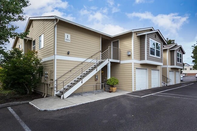 Primary Photo - Charming 1 Bedroom/ 1Bathroom Lower Level ...